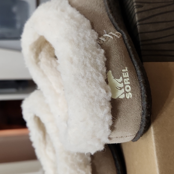 Sorel womens house shoes, size 7, British tan - Picture 4 of 6